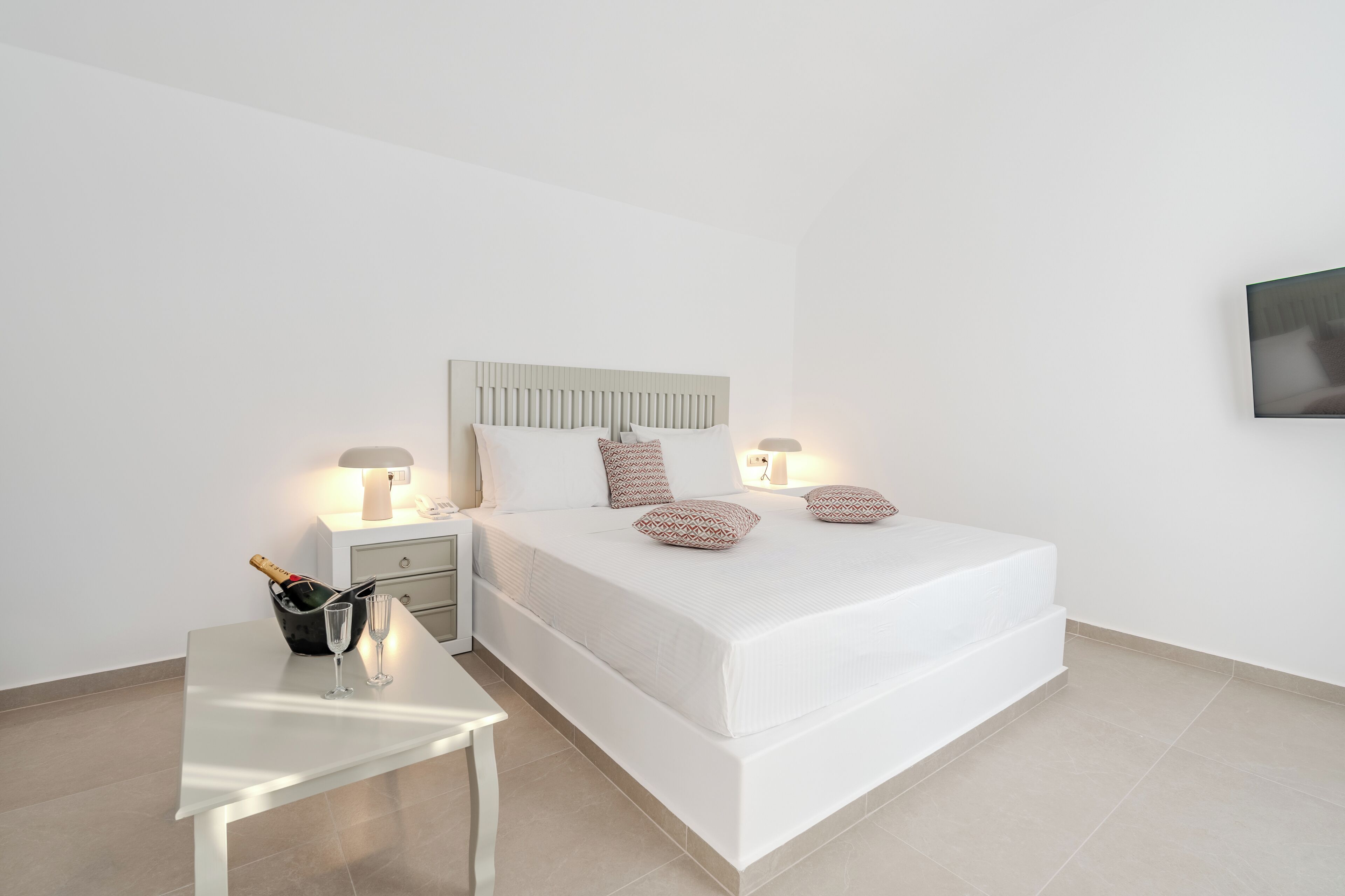 Signature Double Room with Private Pool, Adults Only (16+) | Cofres nos quartos, Wi-Fi de cortesia, roupa de cama