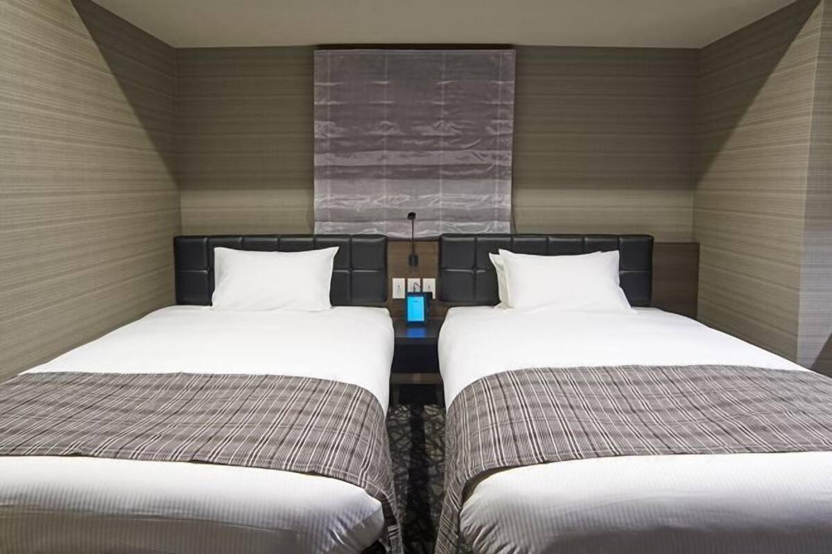 In-room safe, desk, WiFi (free), bed sheets