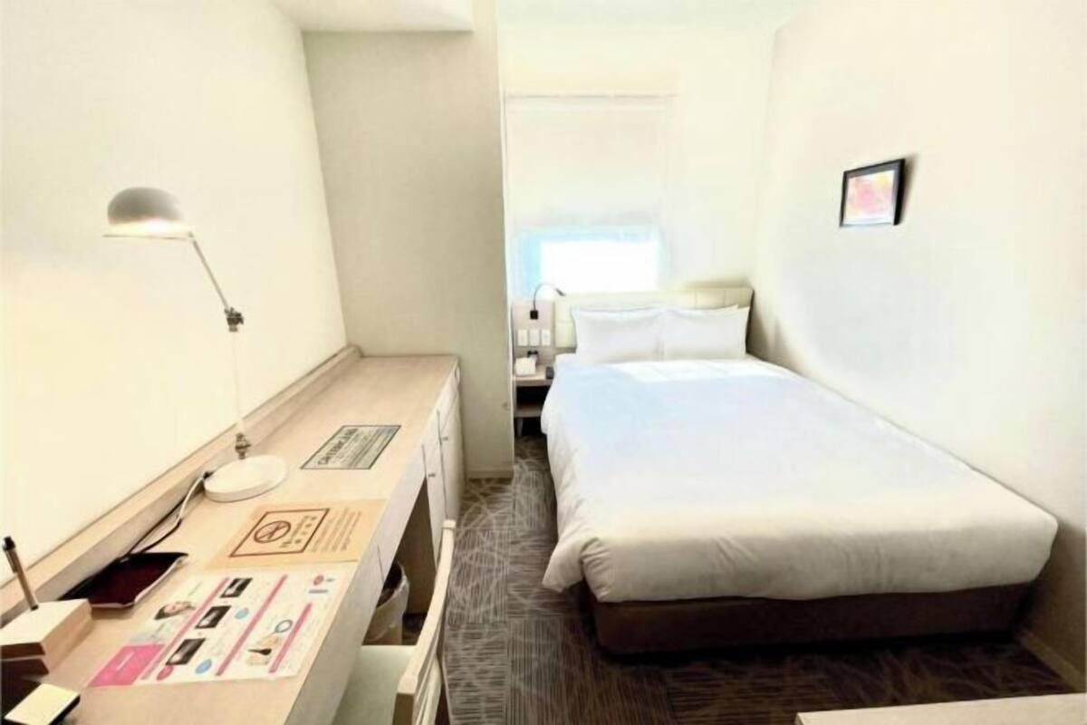 In-room safe, desk, WiFi (free), bed sheets