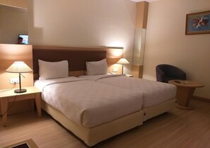 Free wired internet, bed sheets - D'Grande Hotel (Batam)