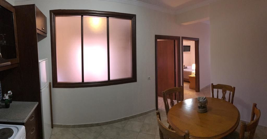 Deluxe Apartment, 2 Bedrooms | In-room dining