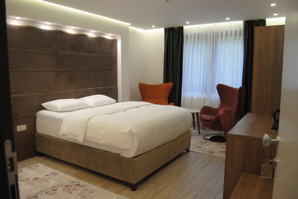 雙人房 | 埃及棉床單、高級寢具、記憶棉床墊、書桌