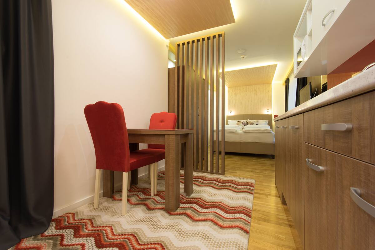 Apartment, Terrace | In-room dining