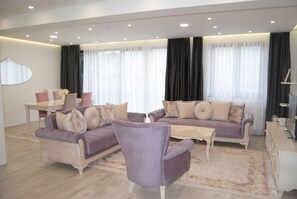 Egyptian cotton sheets, premium bedding, memory foam beds, desk - Hotel Bejturan (Sarajevo)