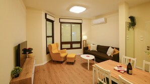 Living area - Rothschild Luxury Suite Haifa Israel (Haifa)