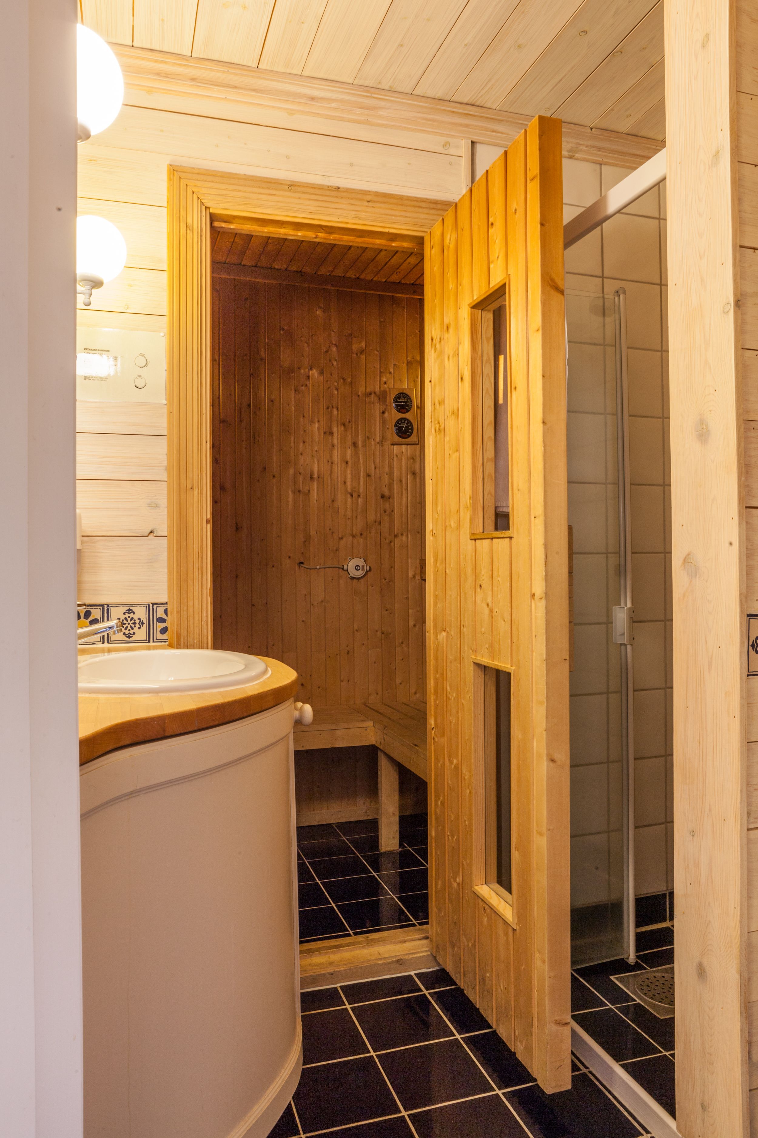 shower, hair dryer, heated floors, towels