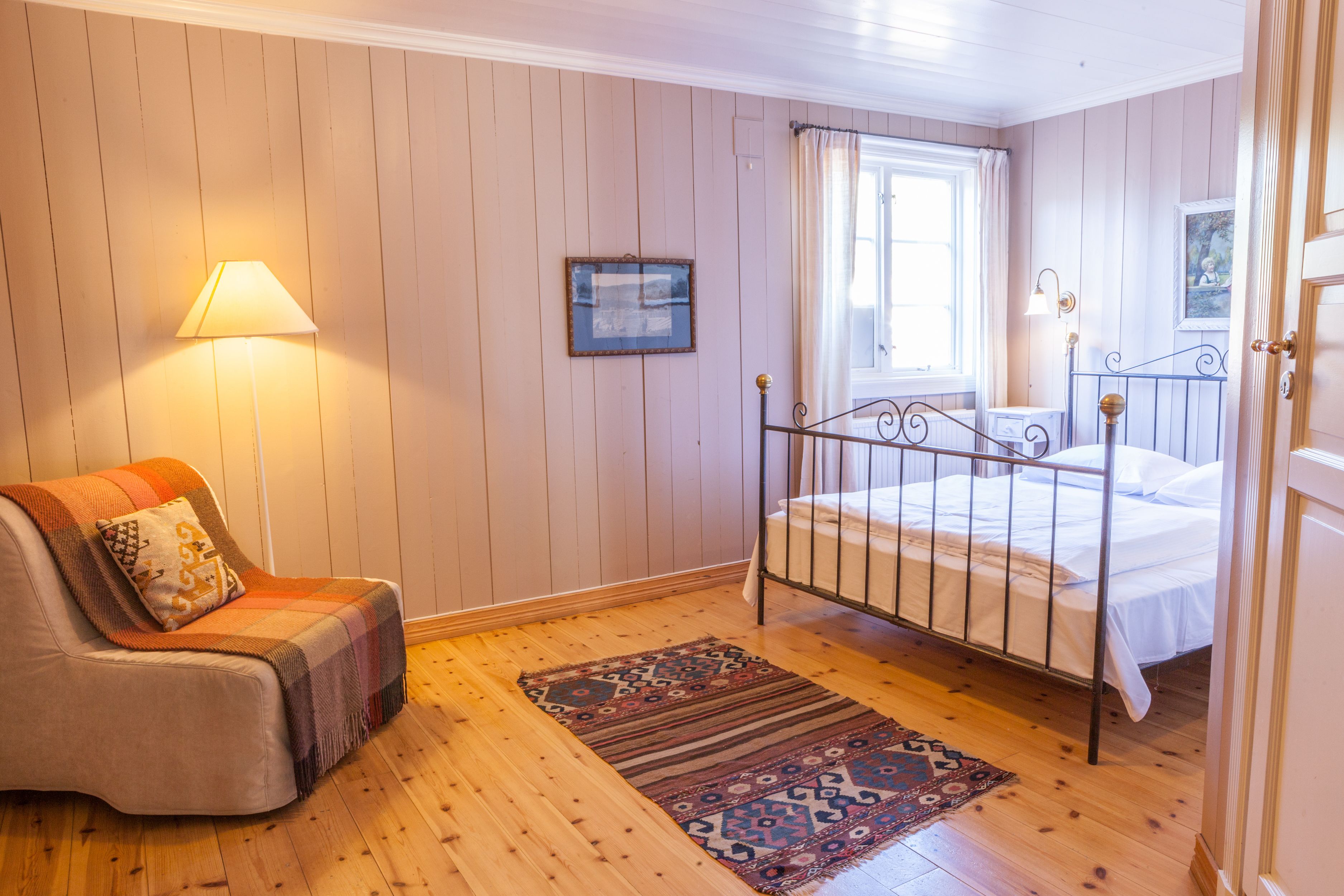 Double Room, Sauna | Hypo-allergenic bedding, down comforters, desk, blackout drapes