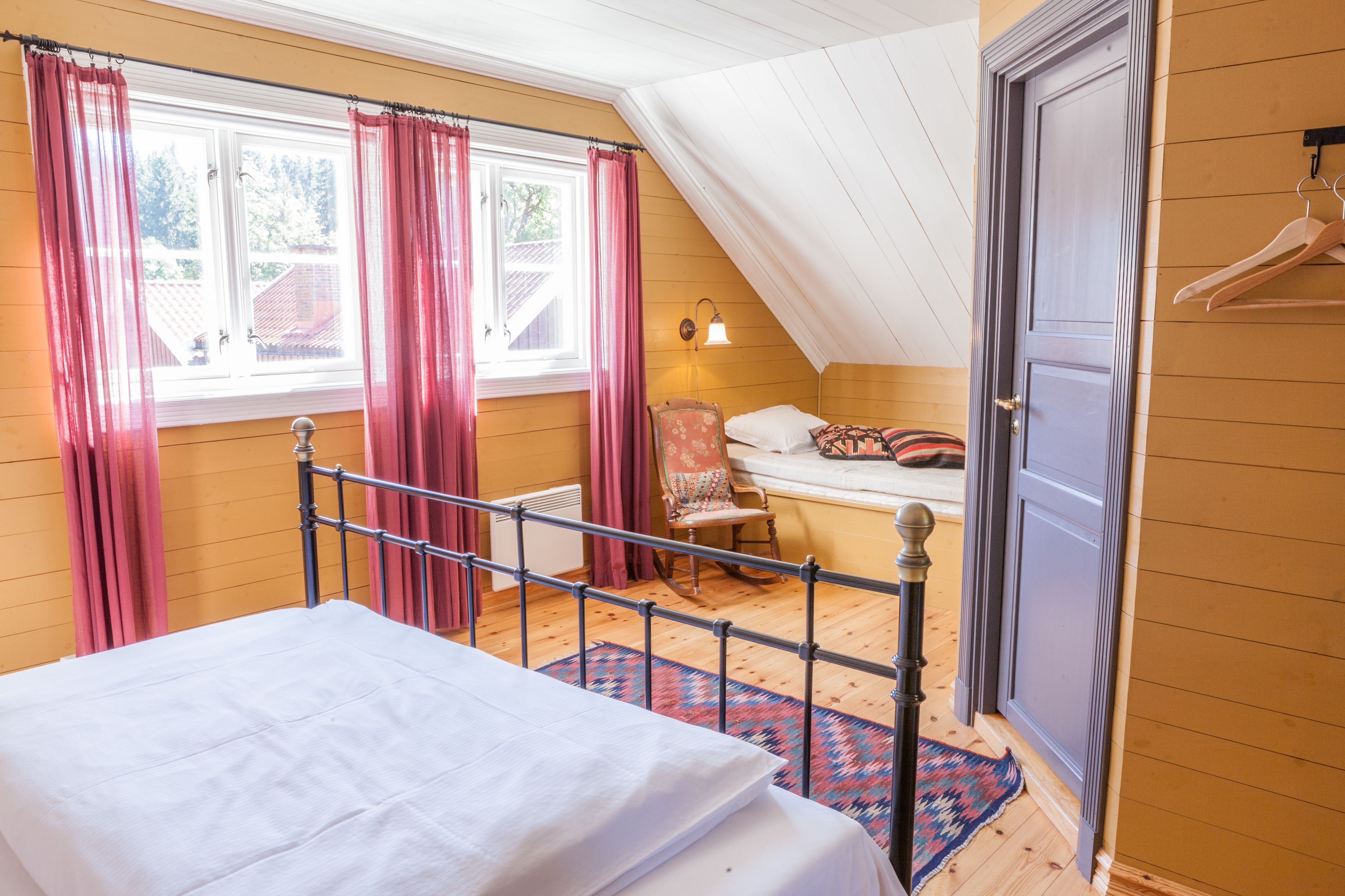 triple room | 1 bedroom, hypo-allergenic bedding, down duvets, desk