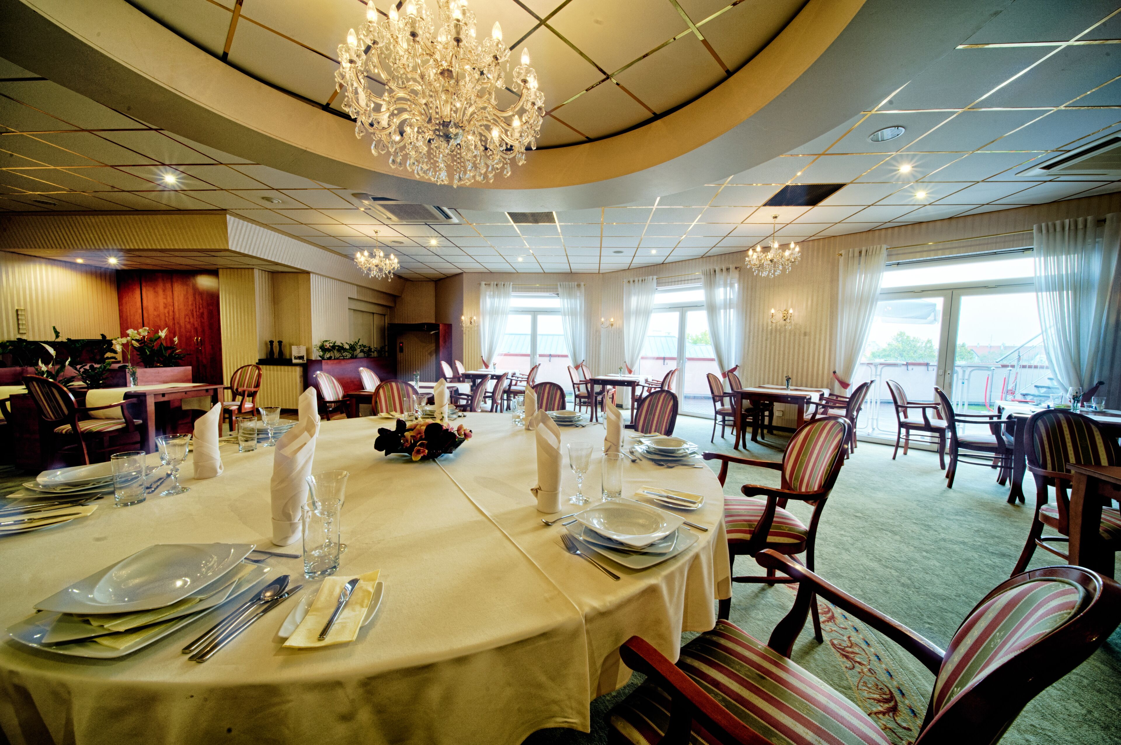 Ontbijtbuffet op werkdagen (PLN 60 per persoon)