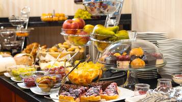 Buffetaamiainen arkipäivisin (60 PLN per henkilö)