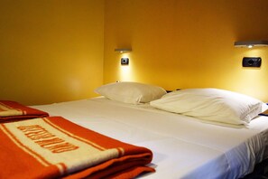 Ropa de cama hipoalergénica y escritorio 