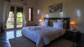 Premium bedding, in-room safe, individually decorated