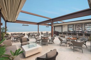 2 barer/lounger, lobbylounge og takterrassebar