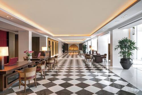 2 bars/lounges, lobby lounge, rooftop bar