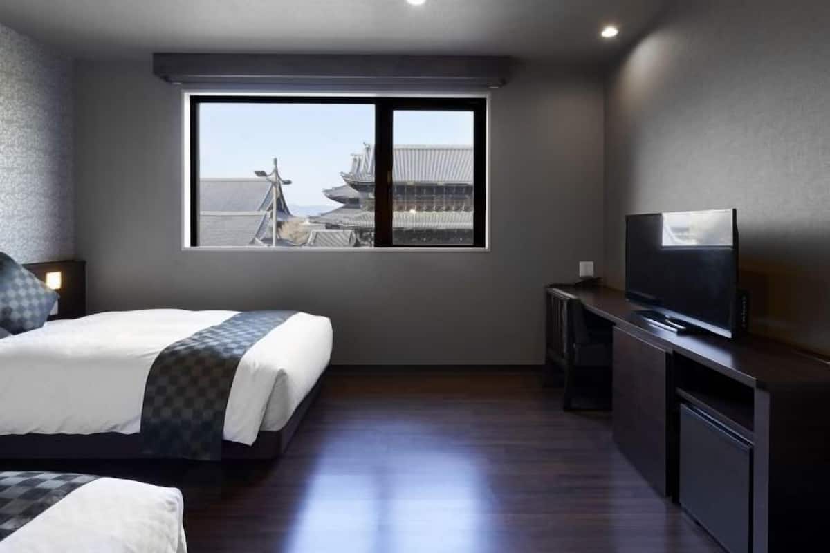 1 bedroom, premium bedding, down comforters, pillowtop beds
