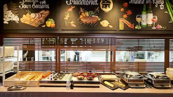 Desayuno buffet todos los días (con cargo)