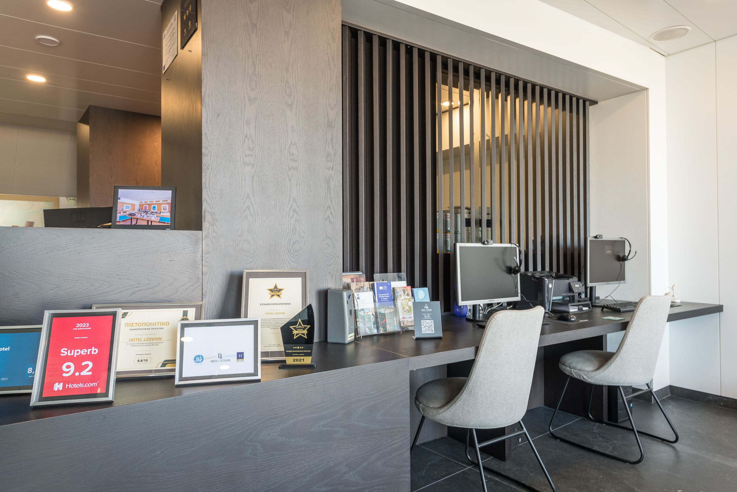 32-inch flat-screen tv with cable channels