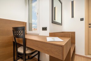 Ropa de cama de alta calidad y minibar 