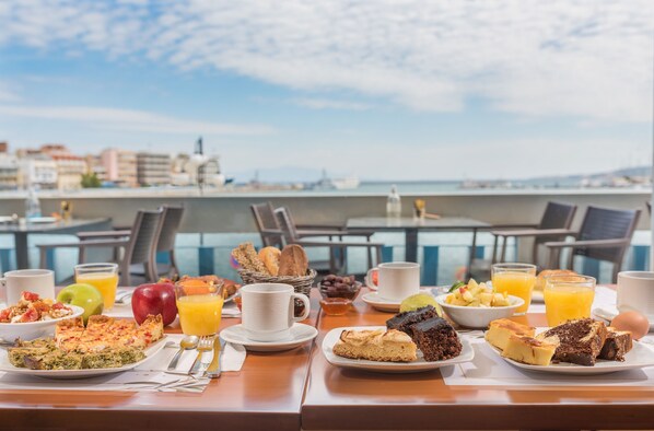 Free daily buffet breakfast - Hotel Lesvion (Lesvos)