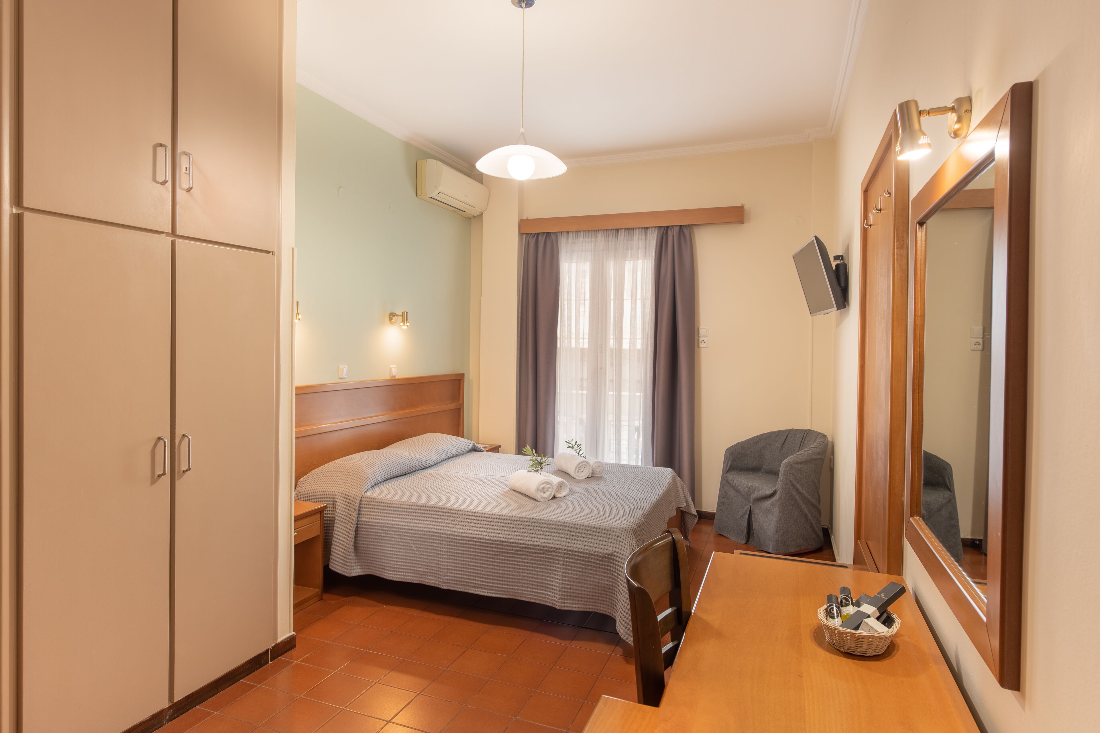 double or twin room, city view | 1 bedroom, minibar, in-room safe, desk