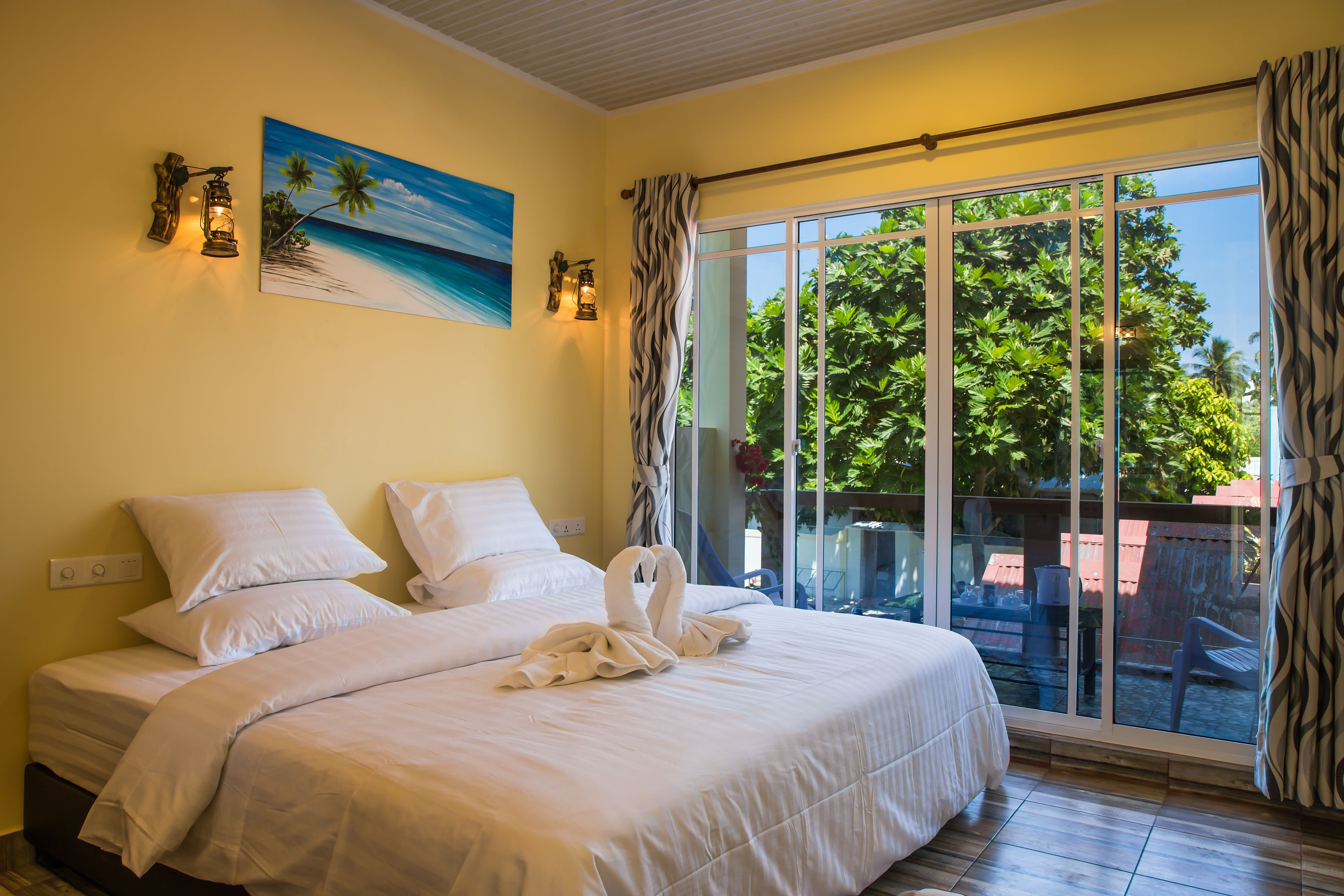 Deluxe Room, Balcony | 1 bilik tidur, bar mini, peti besi dalam bilik, Wi-fi percuma 