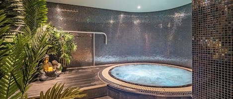 Couples treatment room(s), sauna, hot tub, steam room, body treatments
