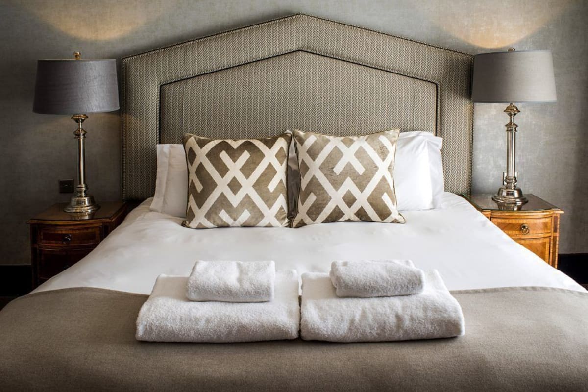 1 bedroom, premium bedding, memory-foam beds, in-room safe