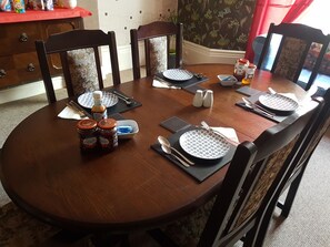 客室内のダイニングエリア