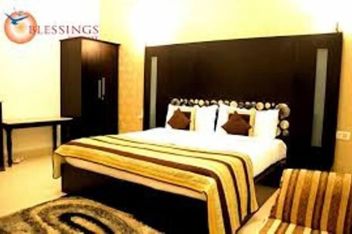 Bộ đồ giường cao cấp, két bảo mật tại phòng