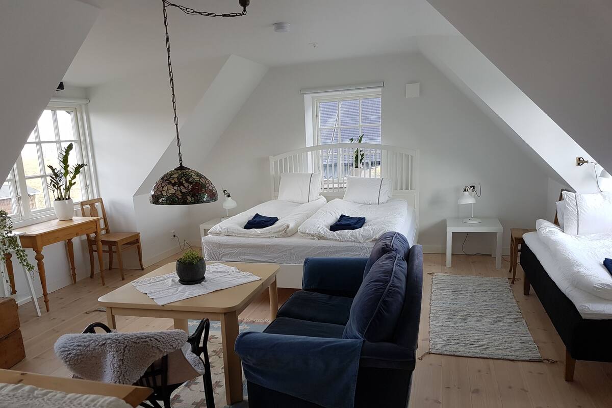 Quadruple Room | Premium bedding, rollaway beds (surcharge), WiFi (free)