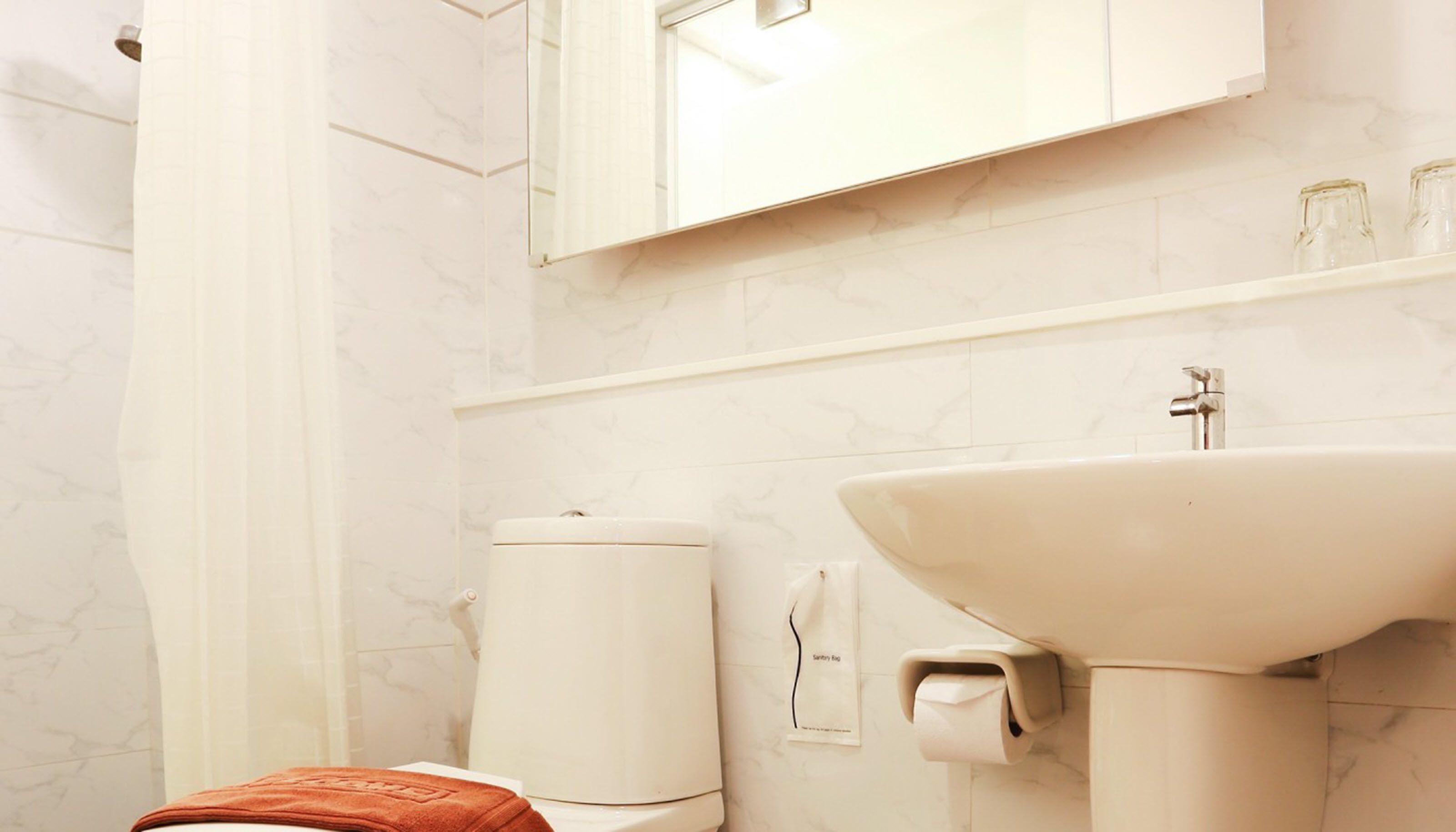 shower, free toiletries, towels