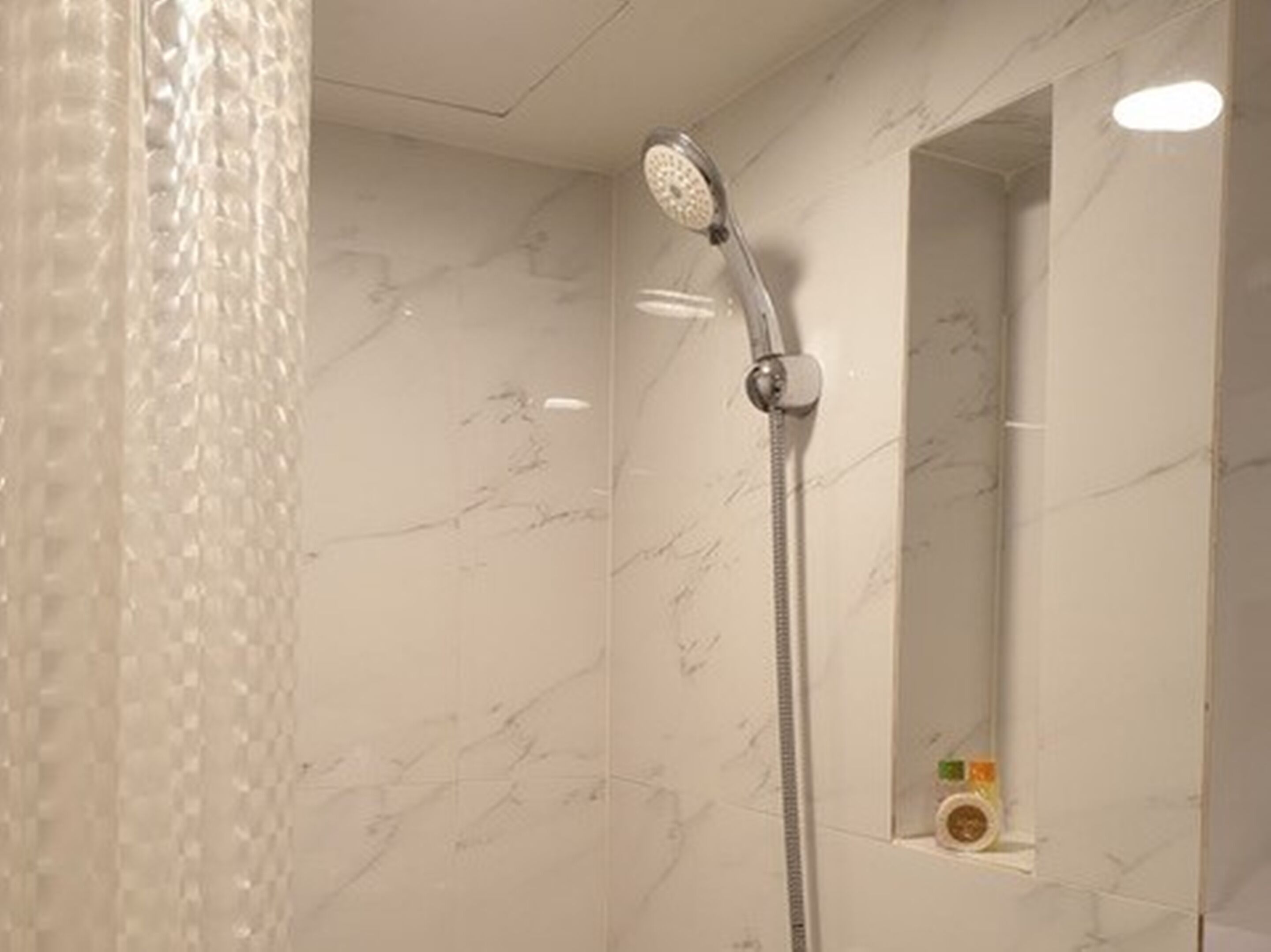 shower, free toiletries, towels