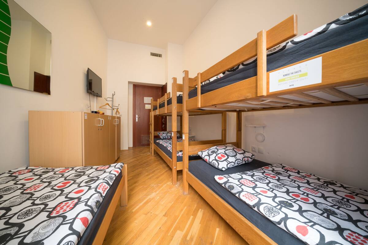 Bed in 5-Bed Mixed Dormitory Room