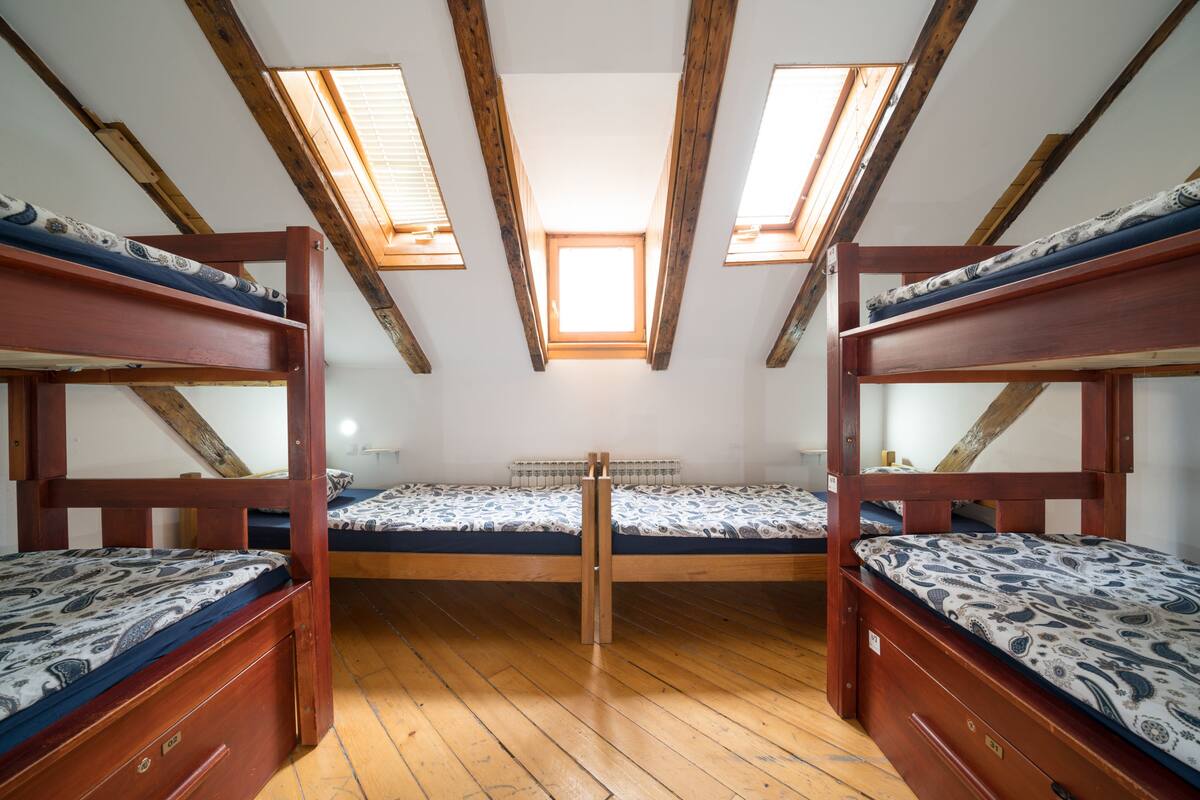 Bed in 6-Bed Mixed Dormitory Room