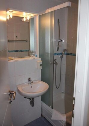 Double or Twin Room | Bathroom | Shower, free toiletries, hair dryer, towels - ETN Hotel (Sarajevo)