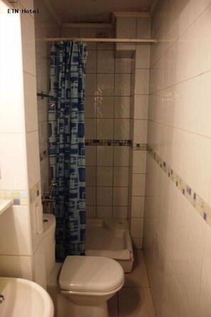 Double or Twin Room | Bathroom