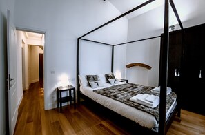 Apartment, 3 Bedrooms (Location: Borgo San Jacopo 15) | 3 bedrooms, iron/ironing board, cots/infant beds, free WiFi - Borgo San Jacopo Deluxe (Florence)