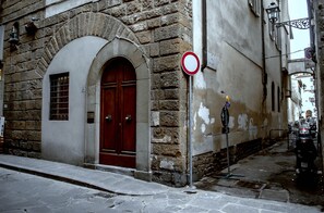 Property entrance - Borgo San Jacopo Deluxe (Florence)