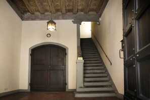 Interior entrance - Borgo San Jacopo Deluxe (Florence)