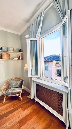 Panoramic-Apartment, 2 Schlafzimmer, Stadtblick, Turm (Location: Borgo San Jacopo 15) | 3 Schlafzimmer, Bügeleisen/Bügelbrett, Babybetten, kostenloses WLAN