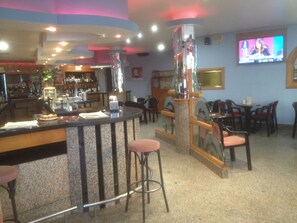 Bar (en el alojamiento)