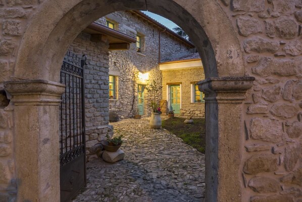 숙박 시설 입구