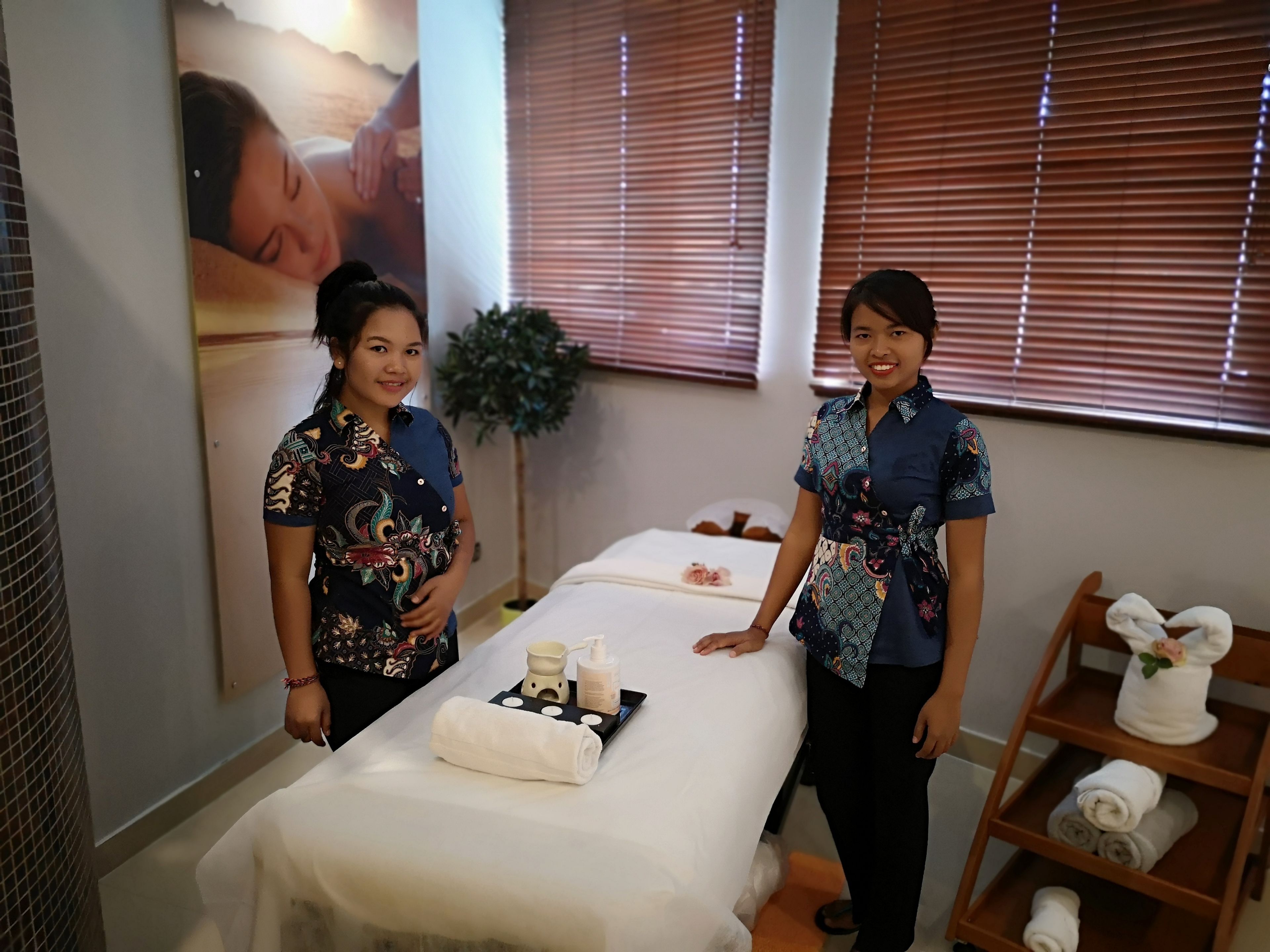 couples treatment room(s), sauna, hot tub, steam room