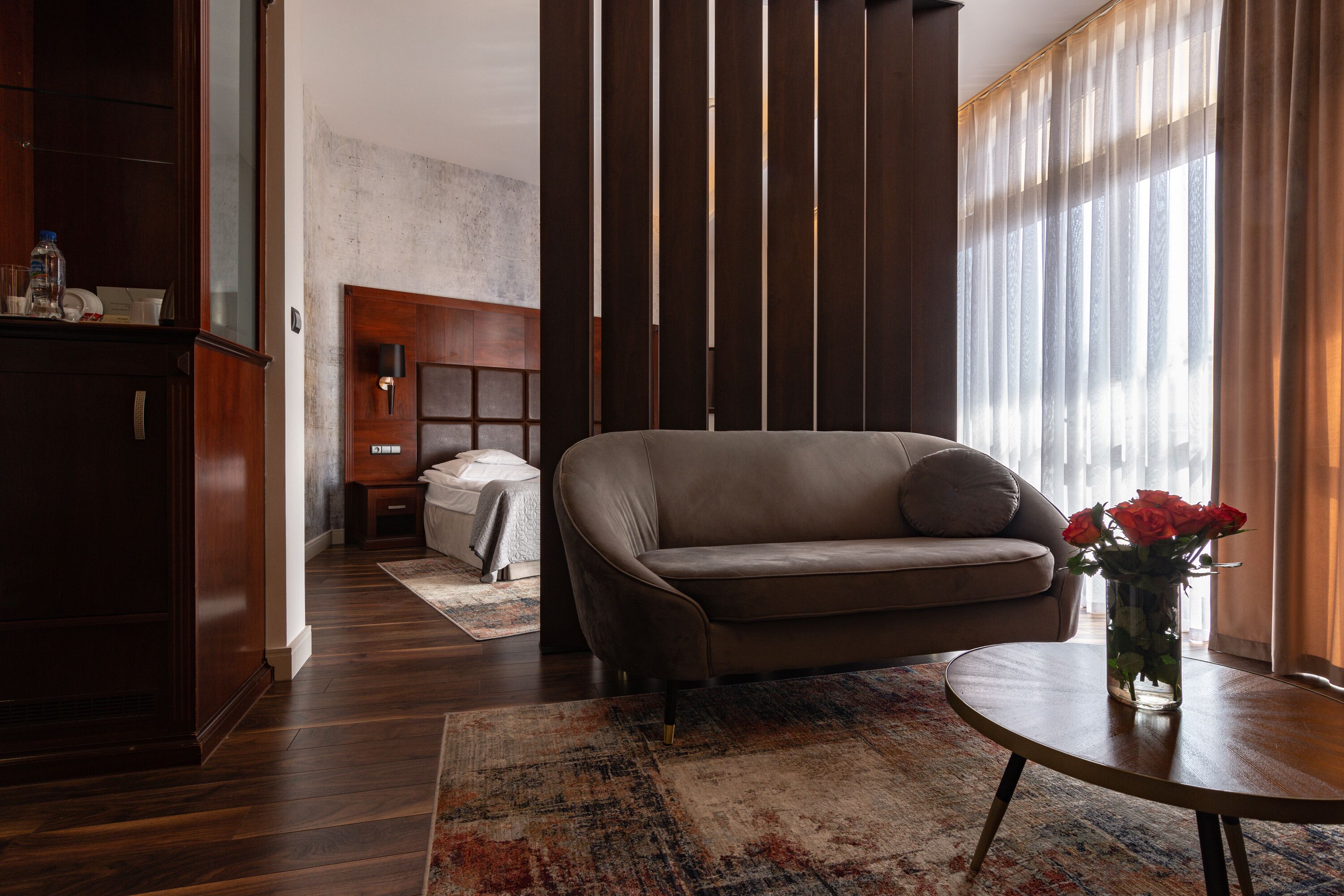 deluxe studio, 1 bedroom | in-room safe, desk, laptop workspace, soundproofing