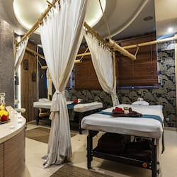 Couples treatment rooms, sauna, hot tub, steam room, hot stone massages