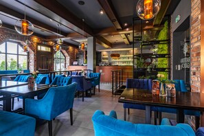 Se sirven desayunos, comidas, cenas y cocina italiana