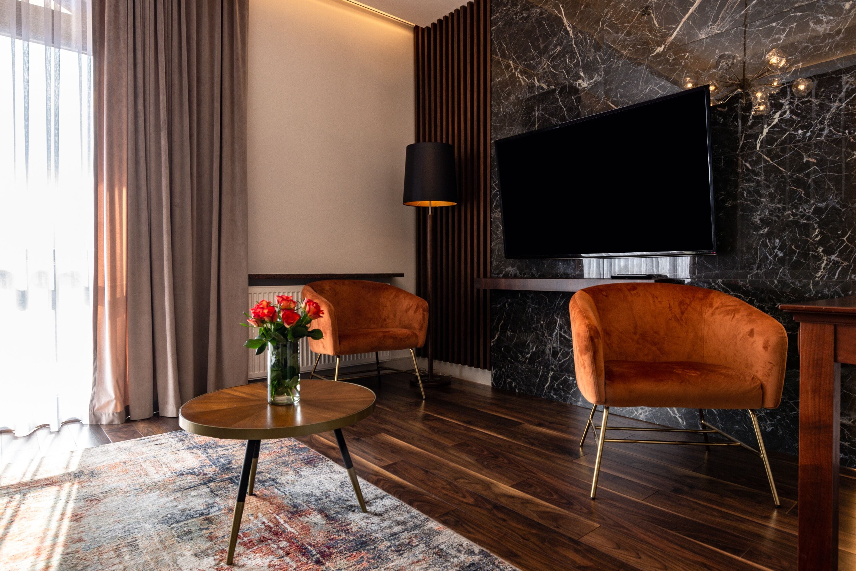 deluxe studio, 1 bedroom | in-room safe, desk, laptop workspace, soundproofing