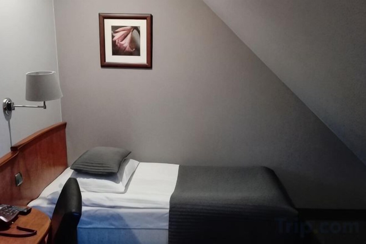 In-room safe, desk, laptop workspace, soundproofing
