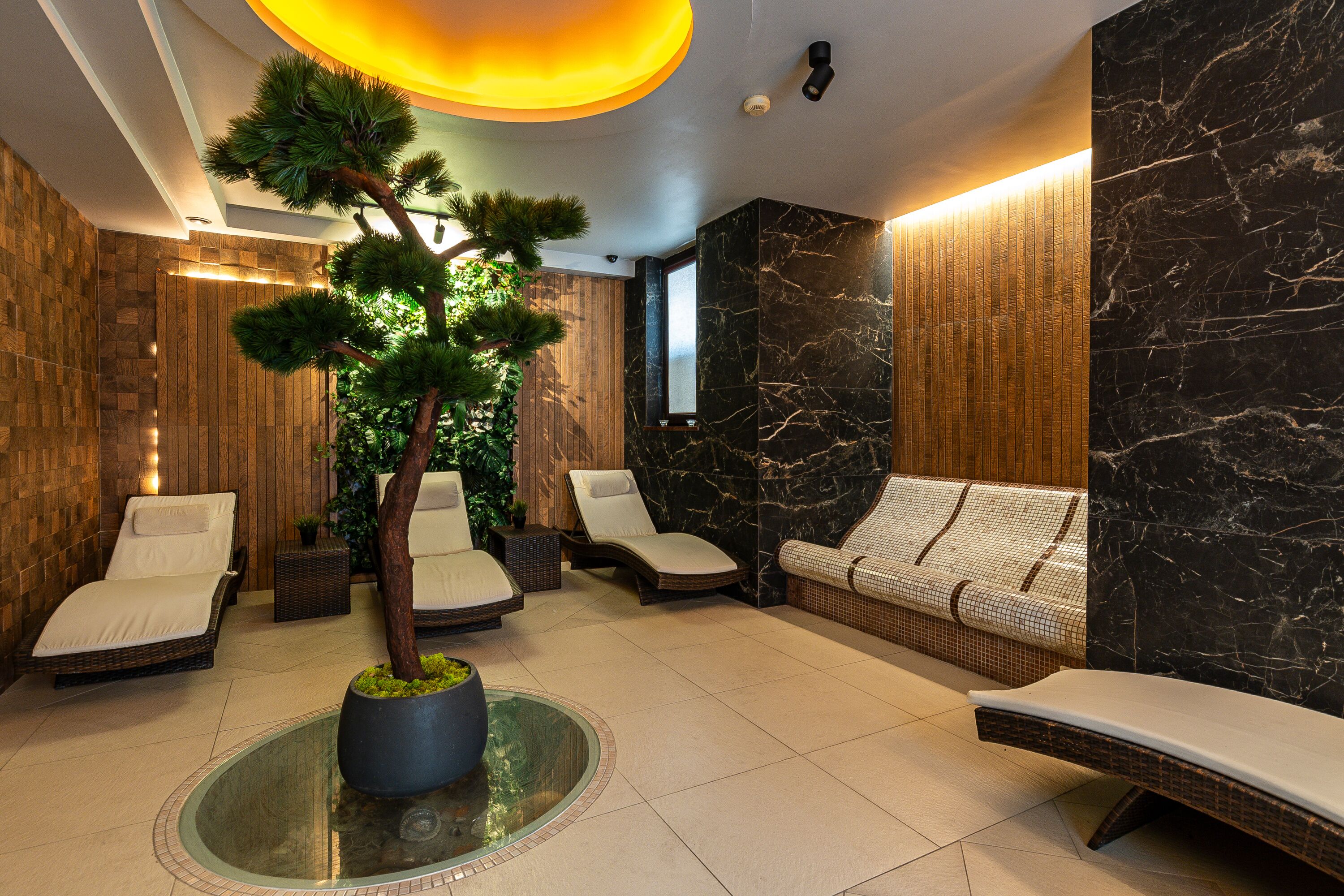 双人护理室、桑拿、热水浴缸、湿蒸房、热石按摩、泰式按摩