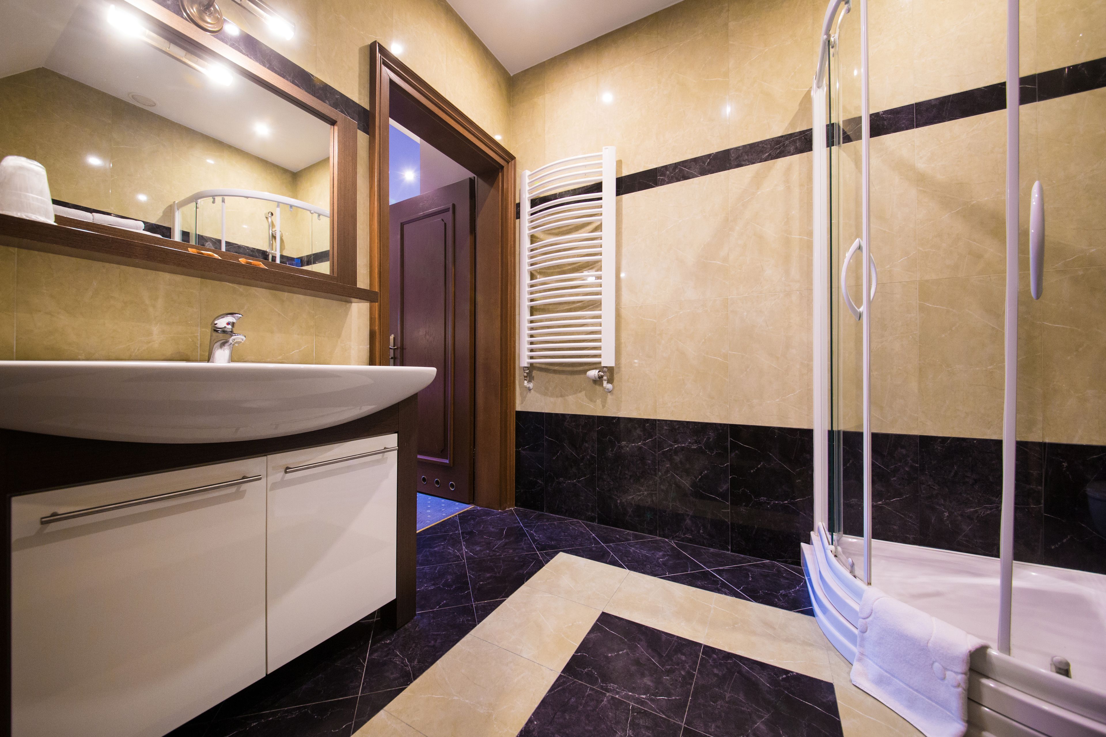 business twin room, 1 bedroom | bathroom | shower, free toiletries, hair dryer, towels